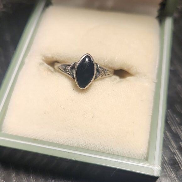 Vintage Sterling Silver Ring Sz 5 - Picture 1 of 3